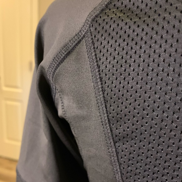 Long Sleeve Black Athletic Fitted Shirt - Picture 3 of 10